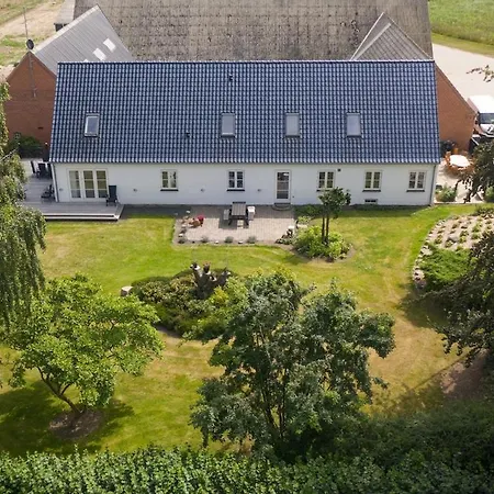 Ferienhaus Scenic Estate With Private Activity Hall & Wellness Sauna *