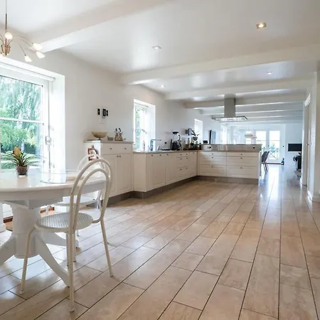 Scenic Estate With Private Activity Hall & Wellness Sauna Ferienhaus Frorup
