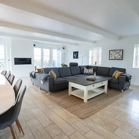 Scenic Estate With Private Activity Hall & Wellness Sauna Ferienhaus *