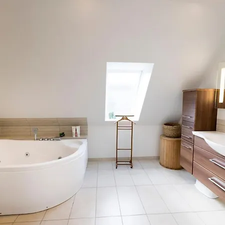 Scenic Estate With Private Activity Hall & Wellness Sauna Ferienhaus Frorup