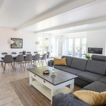 Scenic Estate With Private Activity Hall & Wellness Sauna Ferienhaus *