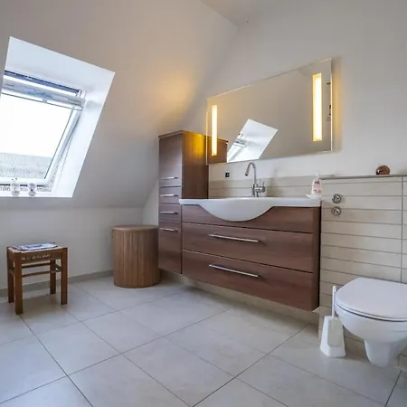 Ferienhaus Scenic Estate With Private Activity Hall & Wellness Sauna